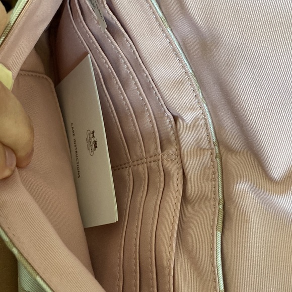 Pristine condition authentic white and off white coach purse - Picture 4 of 4